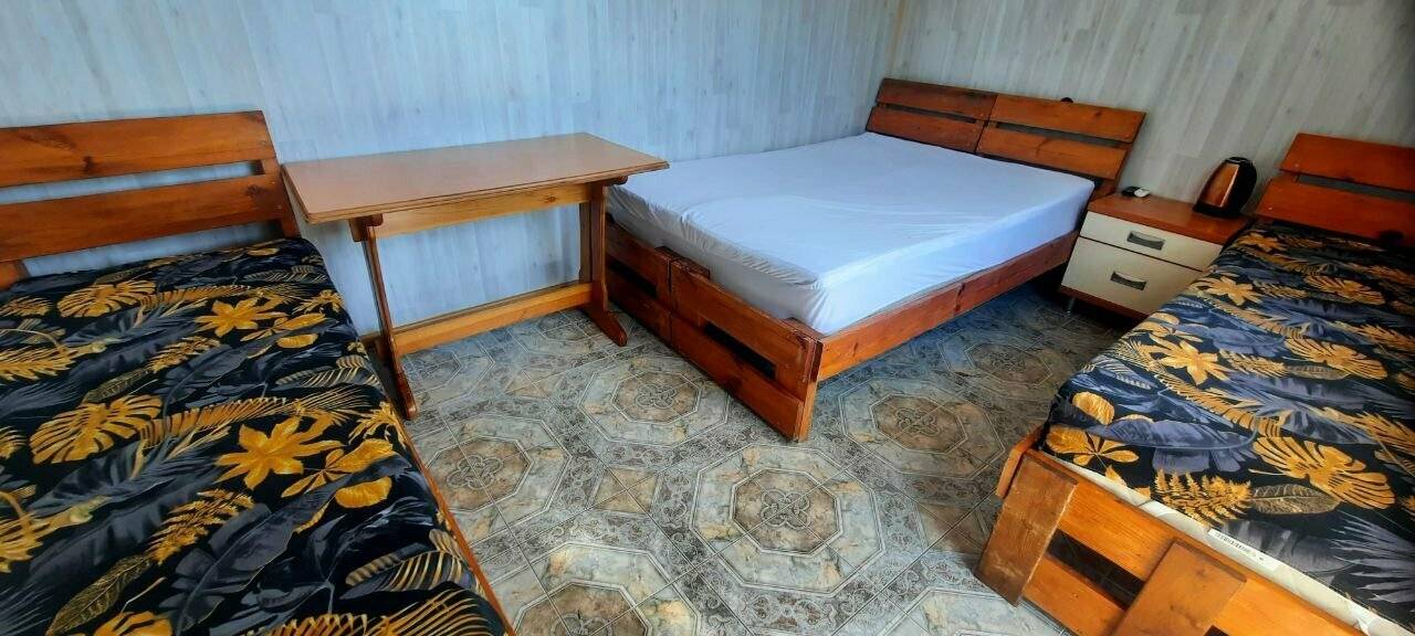 Фотографии номера Четырехместный номер с видом на море в Гостевом доме Дубовая Роща Туапсе